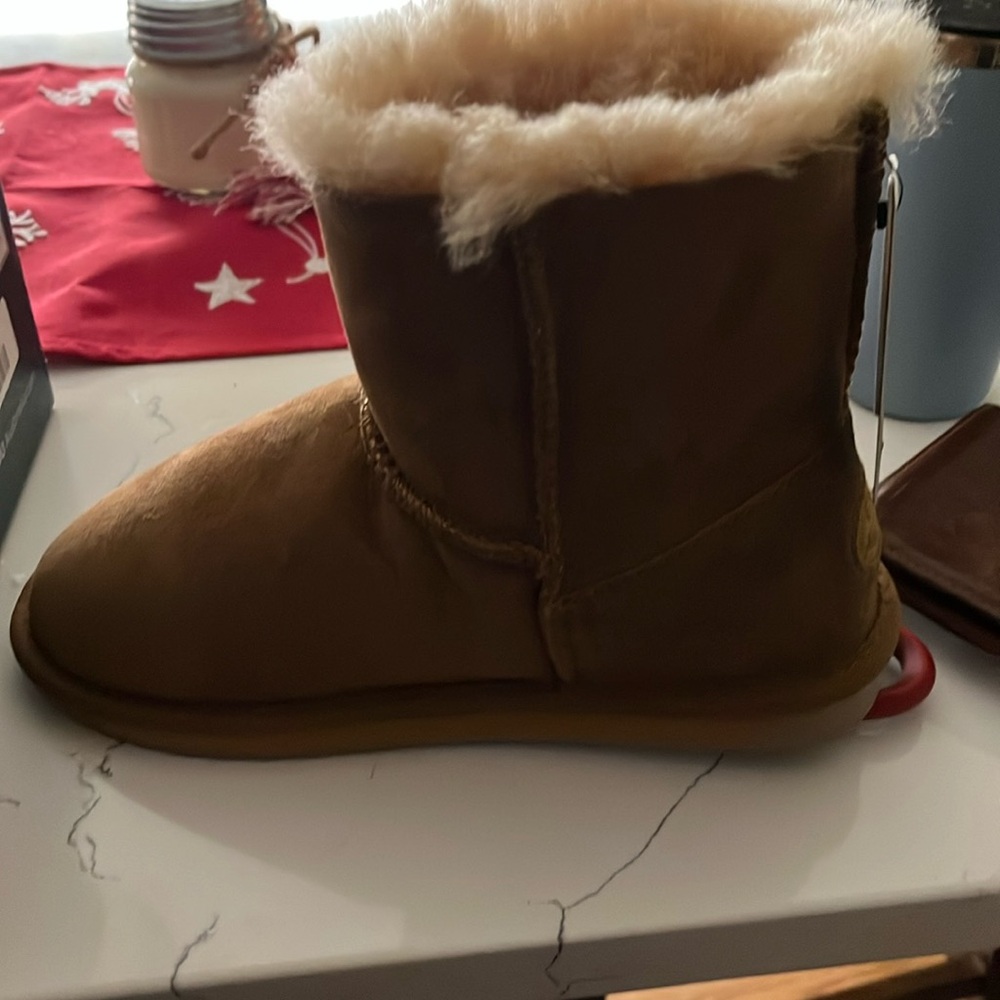 Size 6 emu Australia